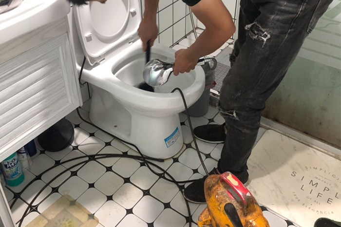陵水马桶堵塞自己疏通还是找师傅？专业上门服务让你省时更省心
